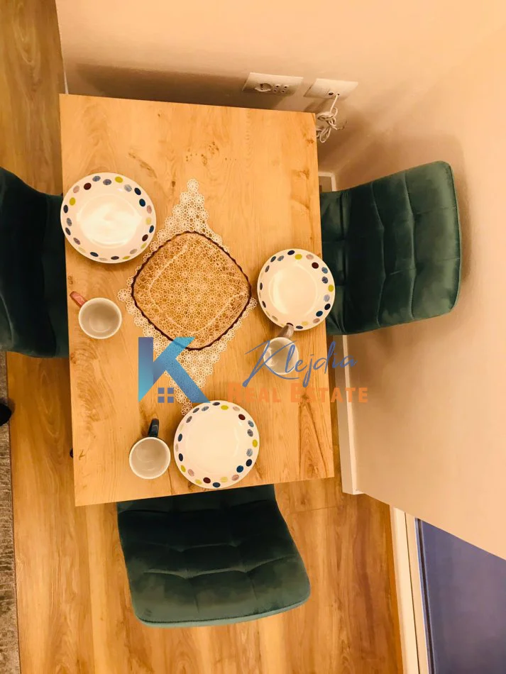 Tirane, jap me qera apartament 1+1+Ballkon Kati 5, 65 m² 650 € (Rruga Mine Peza)