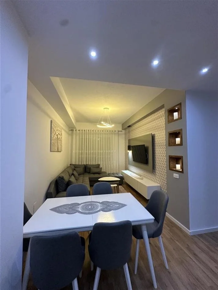 Tirane, jepet me qera apartament 1+1+Ballkon Kati 4, 79 m² 550 € (Ali Demi, Kompleksi Mangalem)