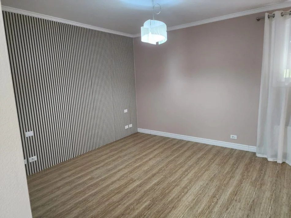Tirane, jepet me qera Vile 3+1+Aneks+Ballkon Kati 2, 200 m² 2.000 € (TEG)