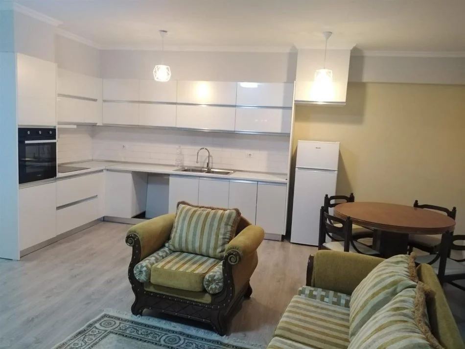 Tirane, jap me qera apartament 2+1+Ballkon Kati 2, 93 m² 600 € (21 Dhjetori, Kompleksi Magnet)