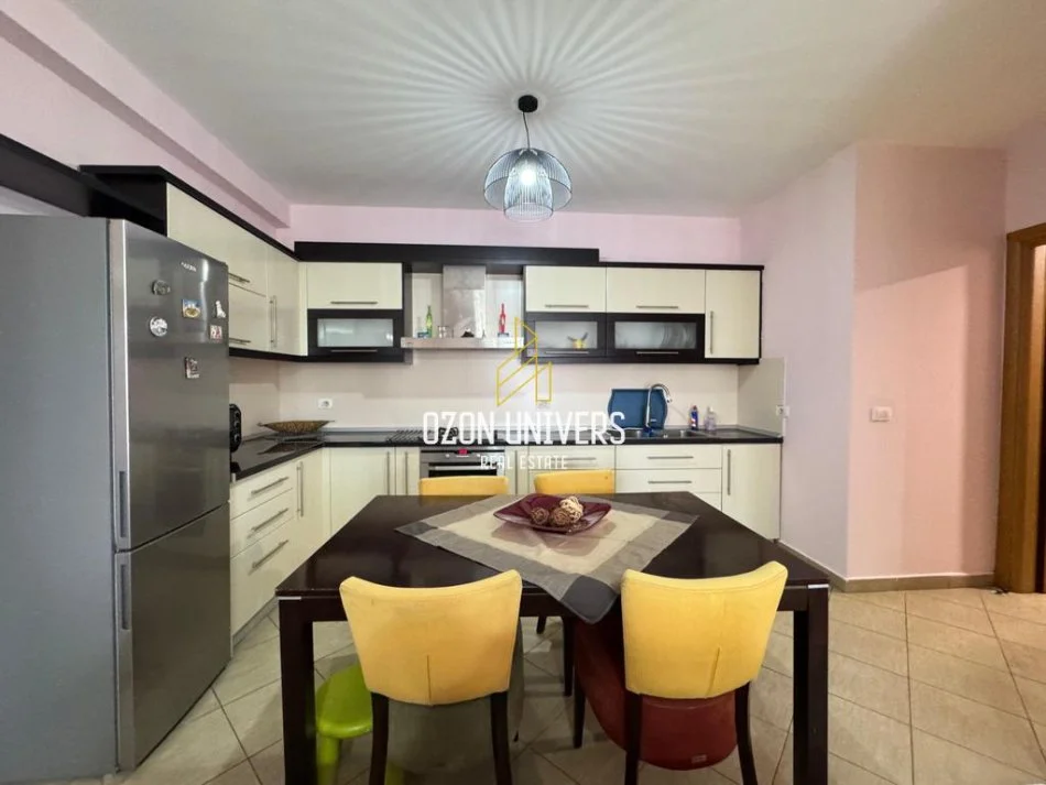 Tirane, jepet me qera apartament 2+1+Ballkon Kati 4, 104 m² 550 € (Astir)