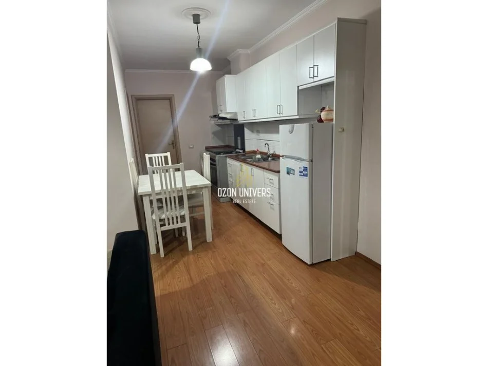 Tirane, jepet me qera apartament 1+1+Ballkon Kati 6, 70 m² 550 € (21 Dhjetori)