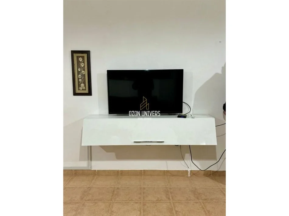 Tirane, jepet me qera apartament 1+1 Kati 1, 65 m² 390 € (Rruga 5 Maji)