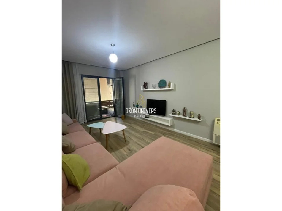 Tirane, jepet me qera apartament 2+1 Kati 5, 120 m² 550 €