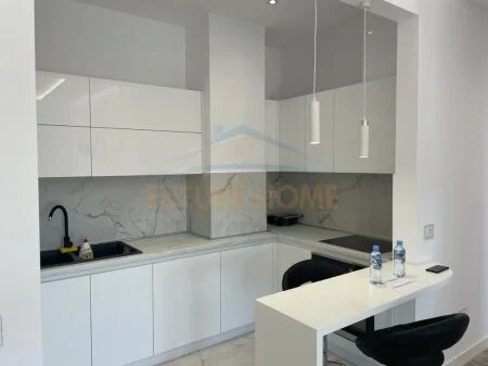 Tirane, jepet me qera apartament 1+1 Kati 8, 80 m² 1.000 € 