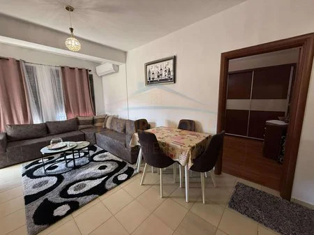Tirane, jepet me qera apartament 2+1 , 450 € 