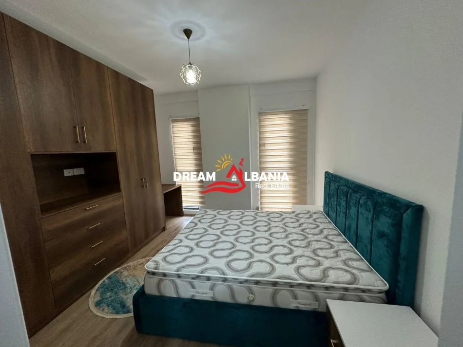Tirane, jepet me qera apartament 2+1 , 104 m² 650 € (Ne Kompleksin Arlis, Rruga e Dibres)