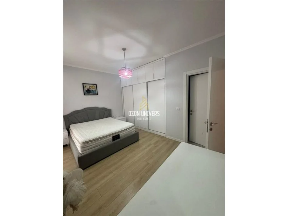 Tirane, jepet me qera apartament 2+1 Kati 5, 99 m² 700 € (casa italia)