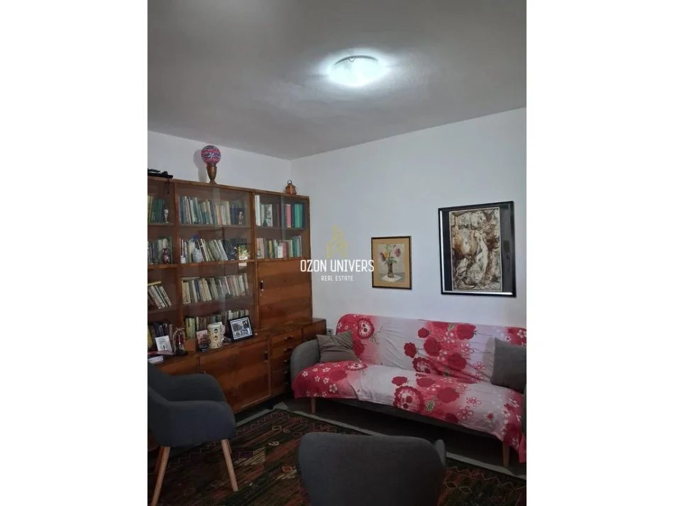 Tirane, jepet me qera apartament 1+1 Kati 2, 65 m² 400 € (Rruga 5 Maji)