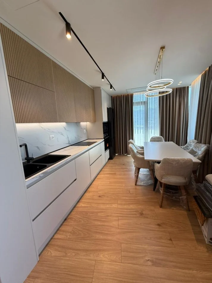 Tirane, jepet me qera apartament 2+1 Kati 11, 120 m² 2.300 € 