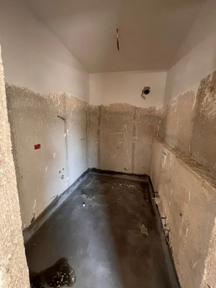 Tirane, shitet apartament 2+1+Ballkon Kati 5, 94 m² 165.000 € (Yzberisht)