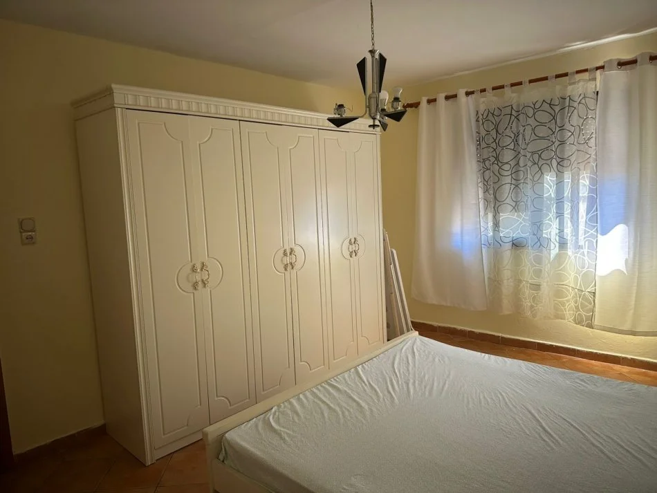 Apartament 1+1 me qera ne laprake, prane Kupoles (40,000 leke)