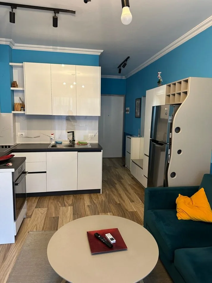 Tirane, jap me qera apartament 2+1+Ballkon Kati 2, 75 m² 700 € (21 Dhjetori, afer hotel Mondial)