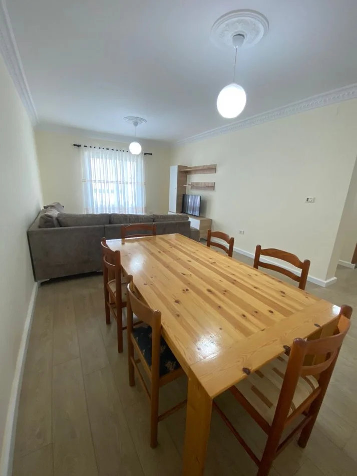 Tirane, jap me qera apartament 2+1+Ballkon Kati 7, 99 m² 550 € (Rruga Dritan Hoxha, prane Hotel Relax)