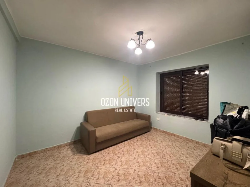 Tirane, jepet me qera apartament 2+1+Ballkon Kati 1, 60 m² 600 € (Ish Ekspozita)