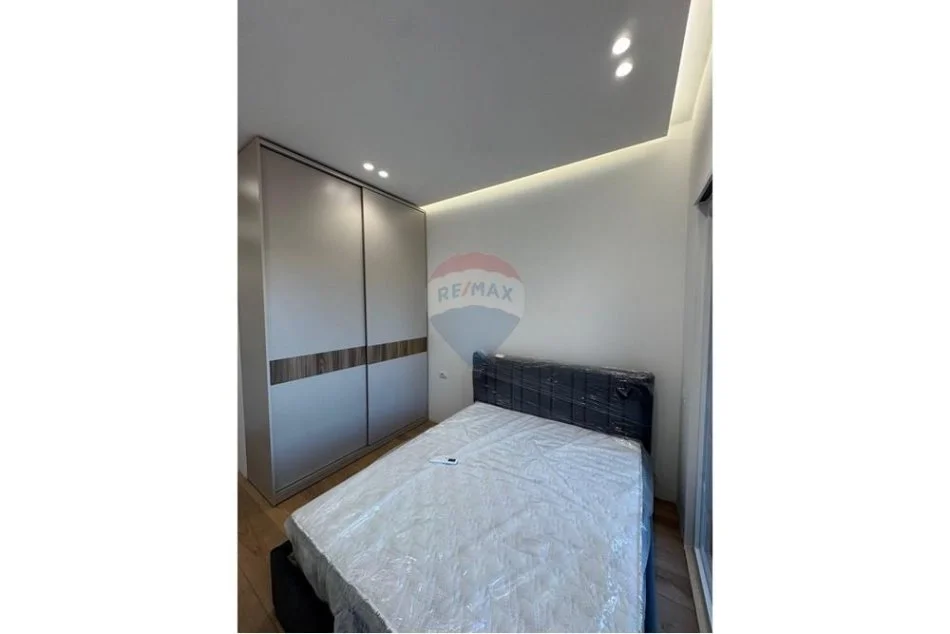 Tirane, jepet me qera apartament 2+1+Ballkon , 76 m² 650 € (Tirana Golden Park)