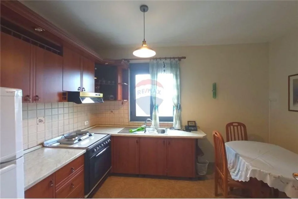 Tirane, jepet me qera apartament 2+1 , 85 m² 750 € 