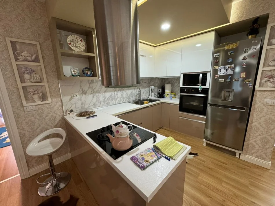 Tirane, jepet me qera apartament 2+1+Ballkon , 70 m² 700 € 