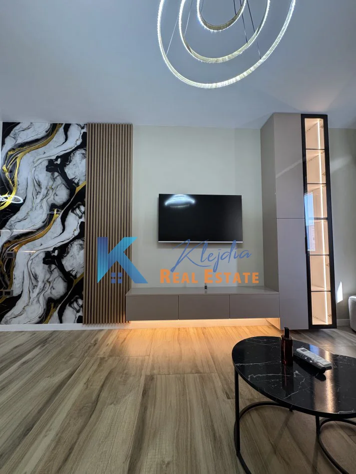 Tirane, jap me qera apartament 1+1+Ballkon Kati 7, 70 m² 600 € (21 Dhjetori, kompleksi Star)