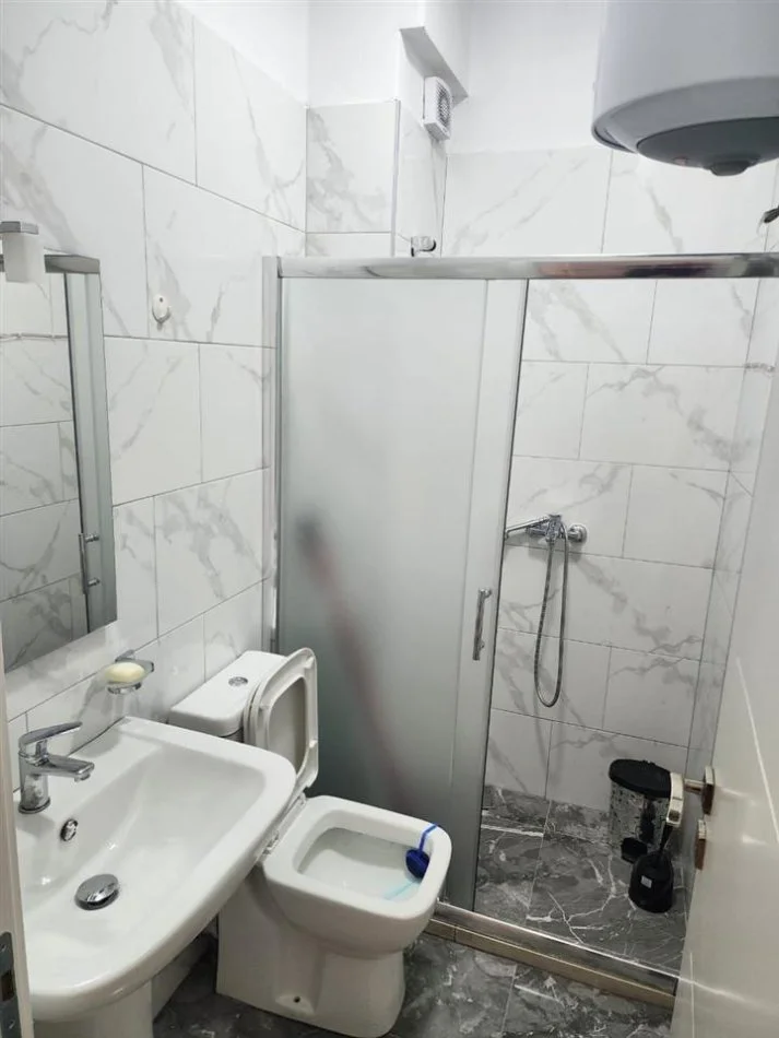 Super Apartament 2+1+2 me qeratek Rr. e Dibres, prane QSUT (650 Euro)