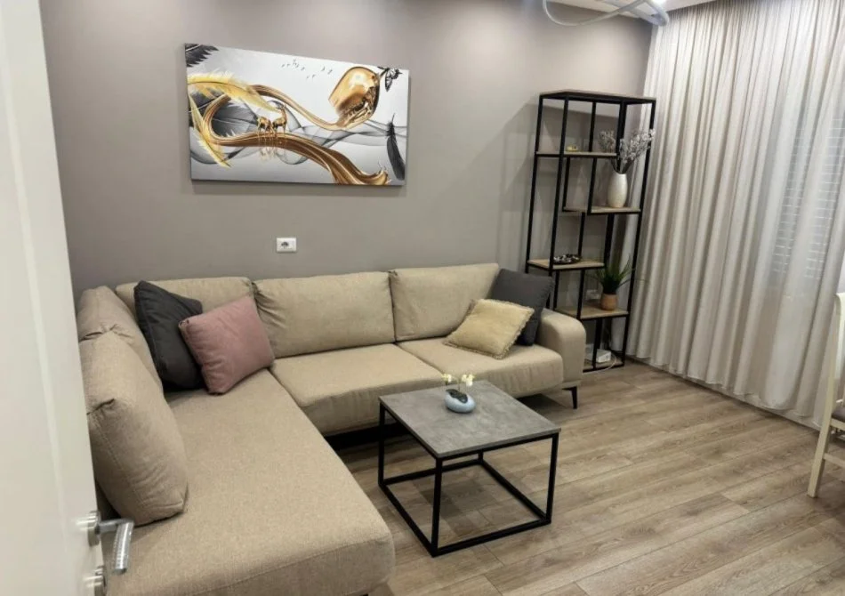 Apartament 1+1 me qera tek Restorant Durresi (600 Euro)