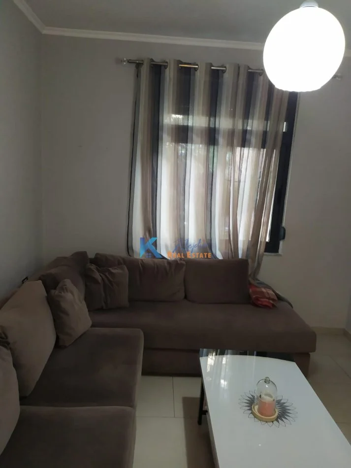 Tirane, jap me qera apartament 1+1+Ballkon Kati 5, 55 m² 600 € (Myslym Shyr, afer Vodafone)