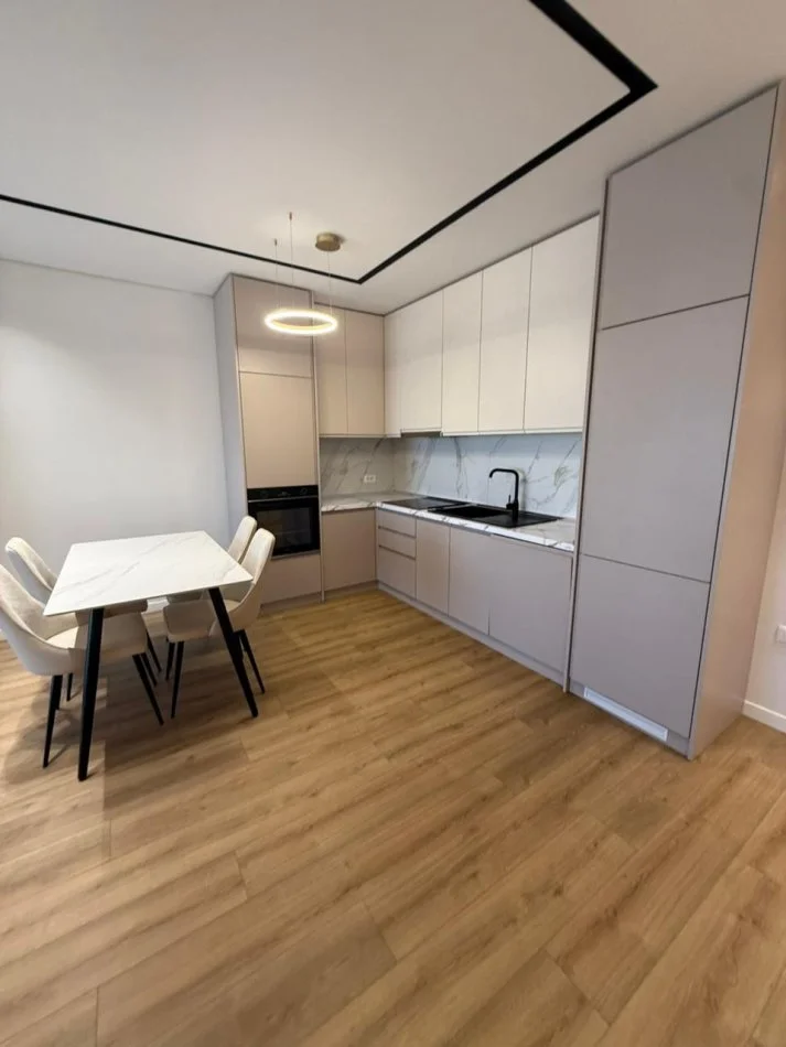 Tirane, jepet me qera apartament 2+1 , 115 m² 1.250 € 