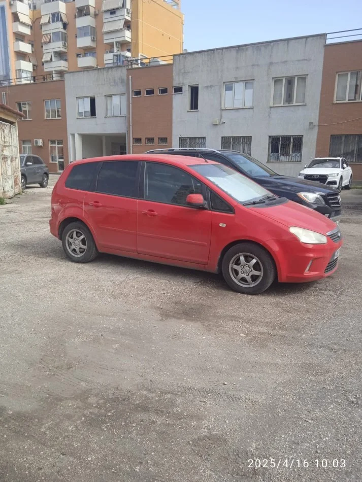 Tirane, shes makine Ford C-Max Automatike Benzin/Gaz viti 2009 Benzin+Gaz, e kuqe automatik Klima 196.820 km 4.3 milion lek€