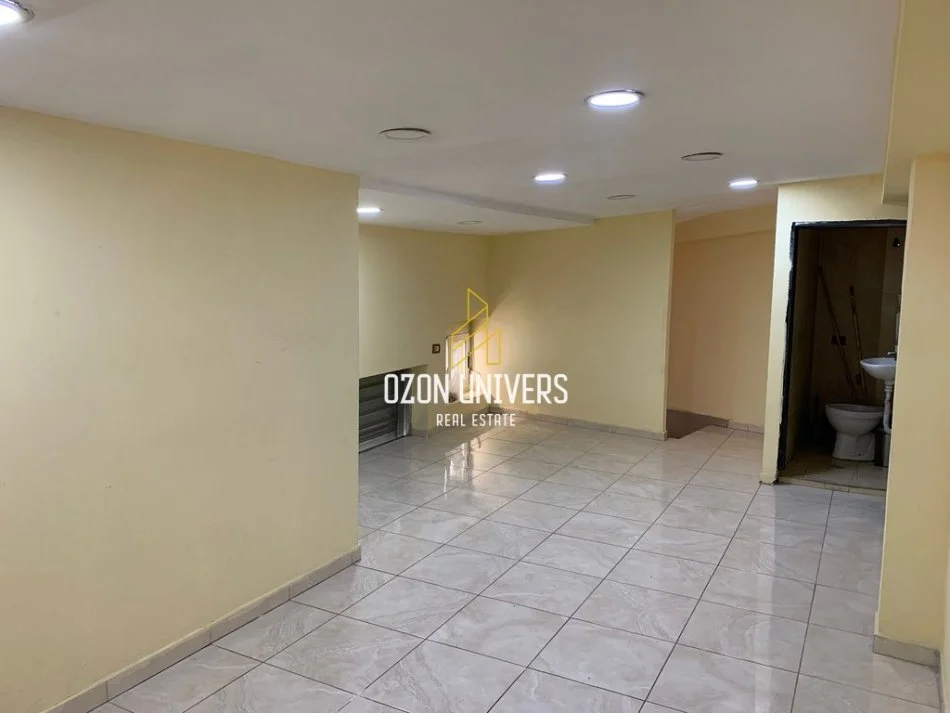 Tirane, jepet me qera zyre Kati 2, 30 m² 450 € (rruga durrsit)