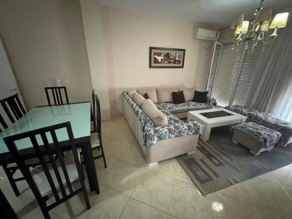Apartament 2+1 me qera ne Fresk (400 euro i disk)