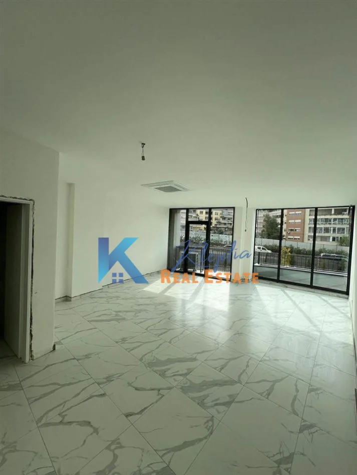 Tirane, jap me qera zyre Kati 1, 63 m² 1000 € (Liqeni Artificial/Lake View Residence)