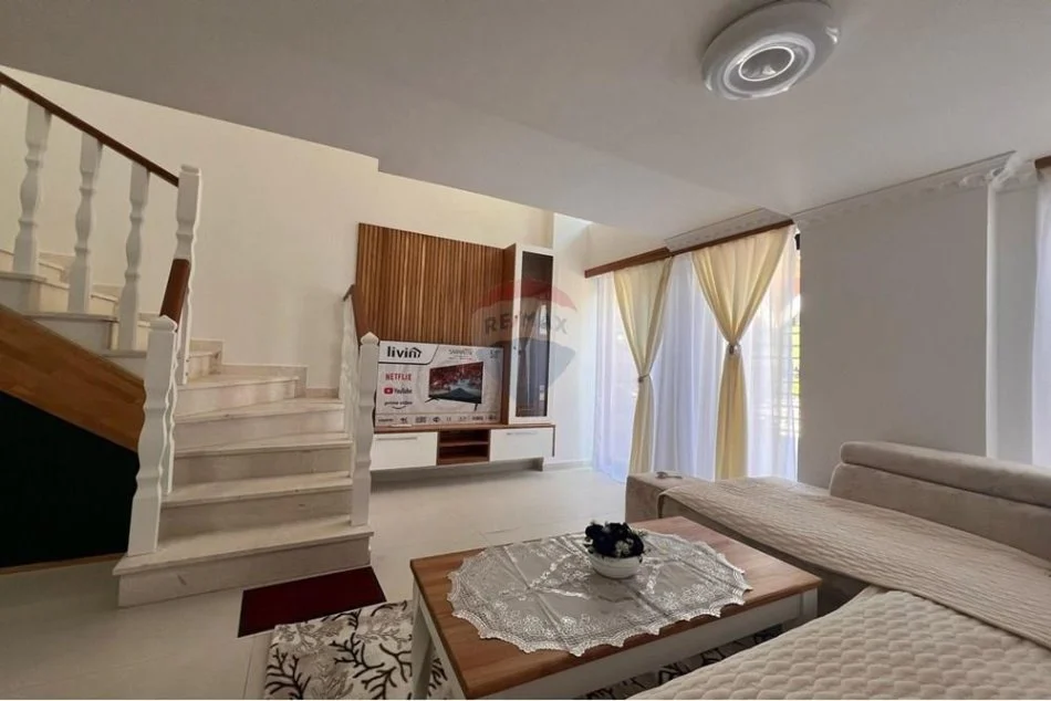 Tirane, jepet me qera apartament duplex 2+1+Aneks+Ballkon , 103 m² 800 € (Kodra e Diellit)