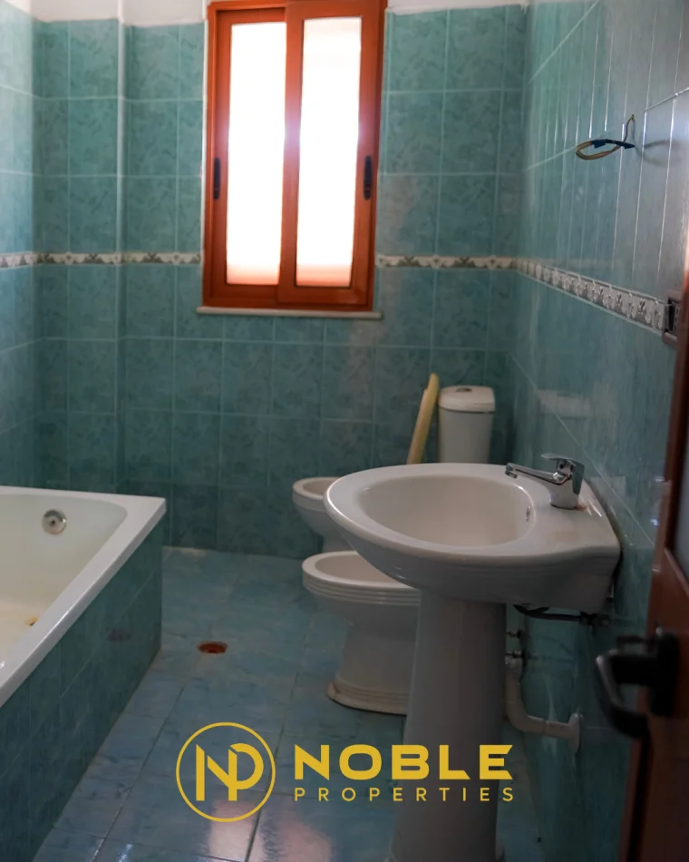 Durres, jepet me qera shtepi 3 Katshe , 329 m² 322.500 € (Plazh,Durres)