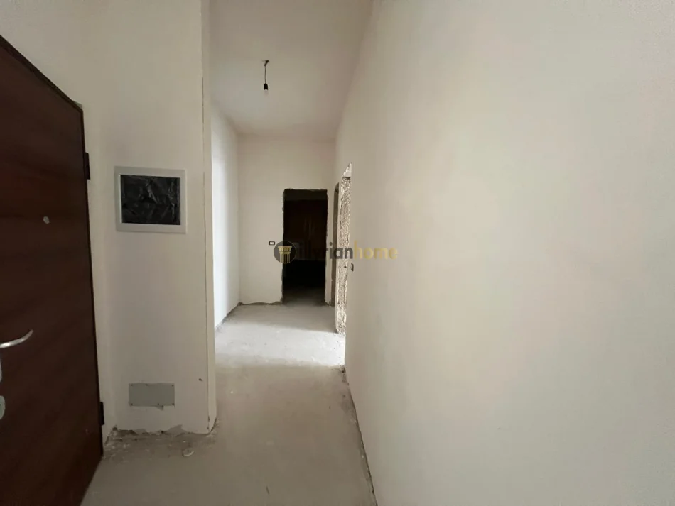 Tirane, shitet apartament 2+1+Ballkon Kati 4, 122 m² 176.000 € (Laprake)