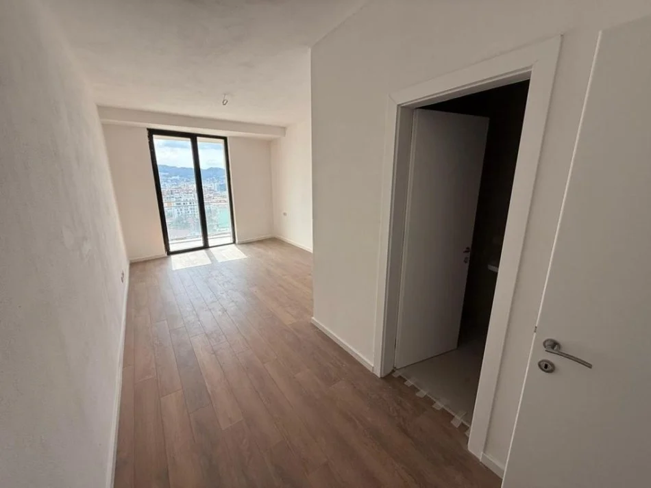 Tirane, shitet apartament 3+1 , 152 m² 380.000 € 