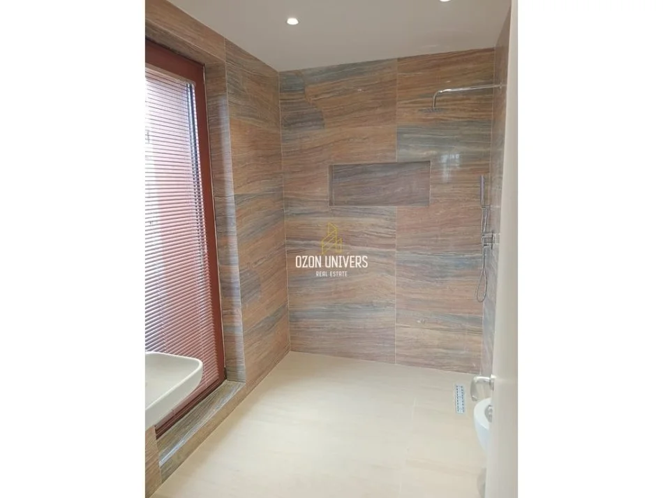 Tirane, jepet me qera ambjent biznesi Kati 7, 70 m² 1.200 € (Rruga e Kavajës, pranë Kishës Katolike)