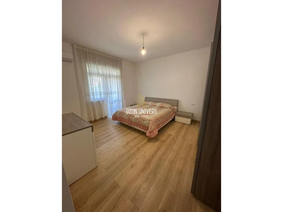 Tirane, jepet me qera apartament 2+1+Ballkon Kati 6, 107 m² 700 € (Rruga Qemal Stafa, Pazari i Ri Tirana, Albania)
