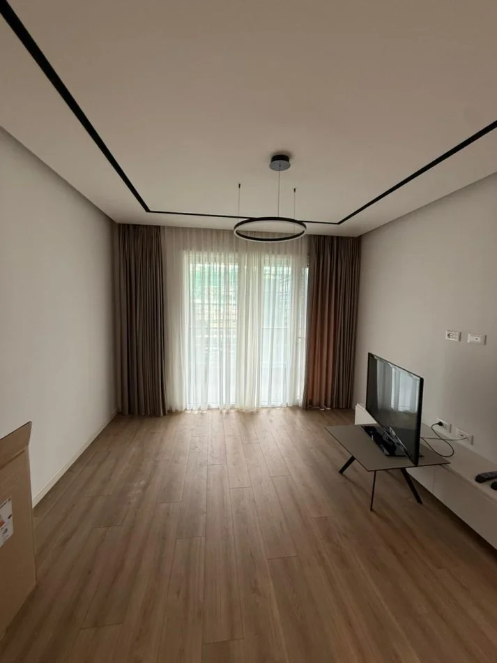 Tirane, jepet me qera apartament 2+1+Ballkon Kati 4, 120 m² 1.500 € (Parku Olimpik)