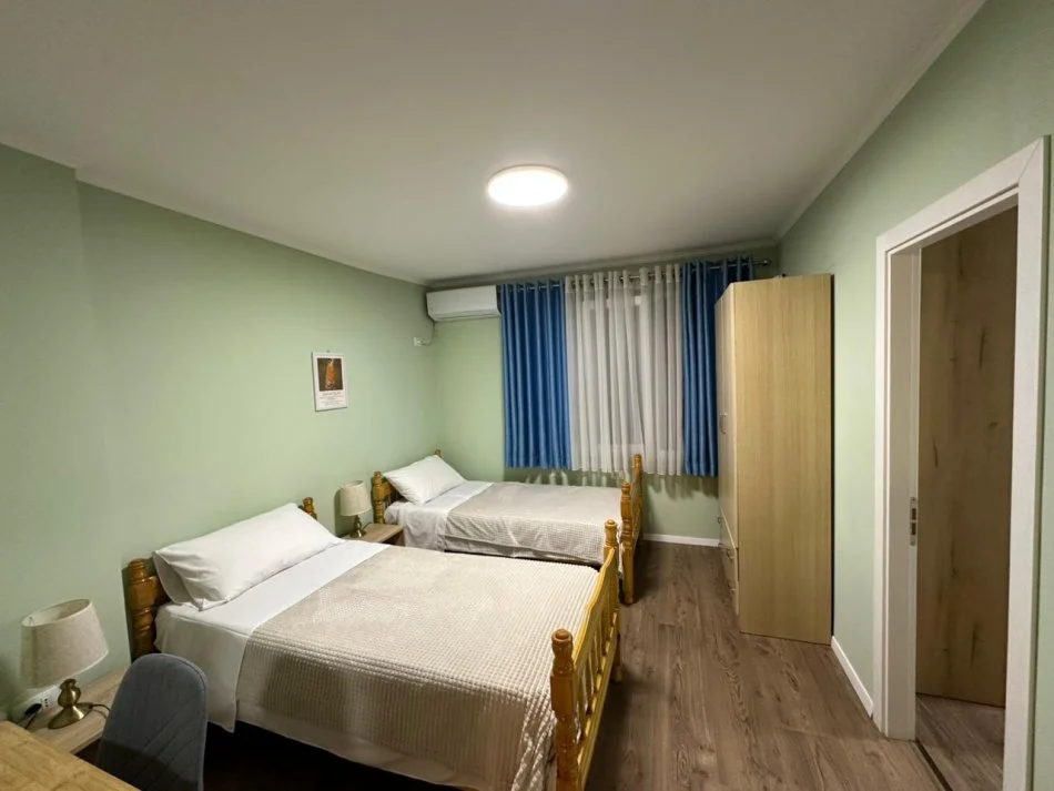 Tirane, jepet me qera apartament 2+1 Kati 3, 93 m² 850 € 