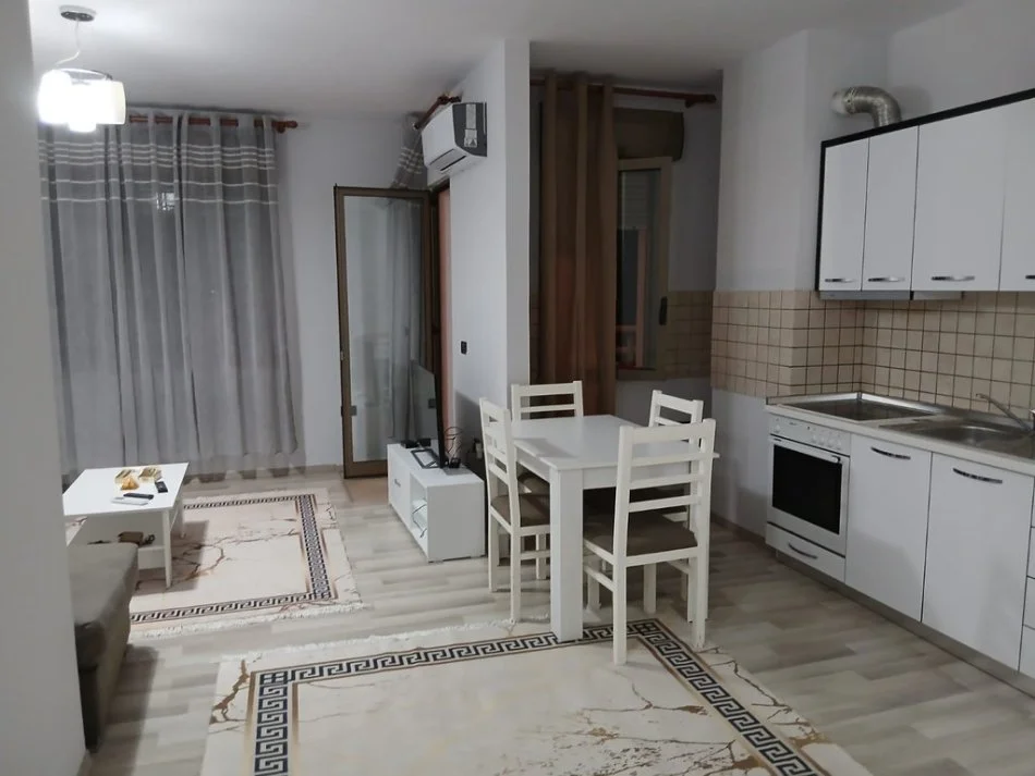 Tirane, jepet me qera apartament 2+1+Ballkon Kati 8, 105 m² 700 € (Rruga Bardhok Biba Tiranë)
