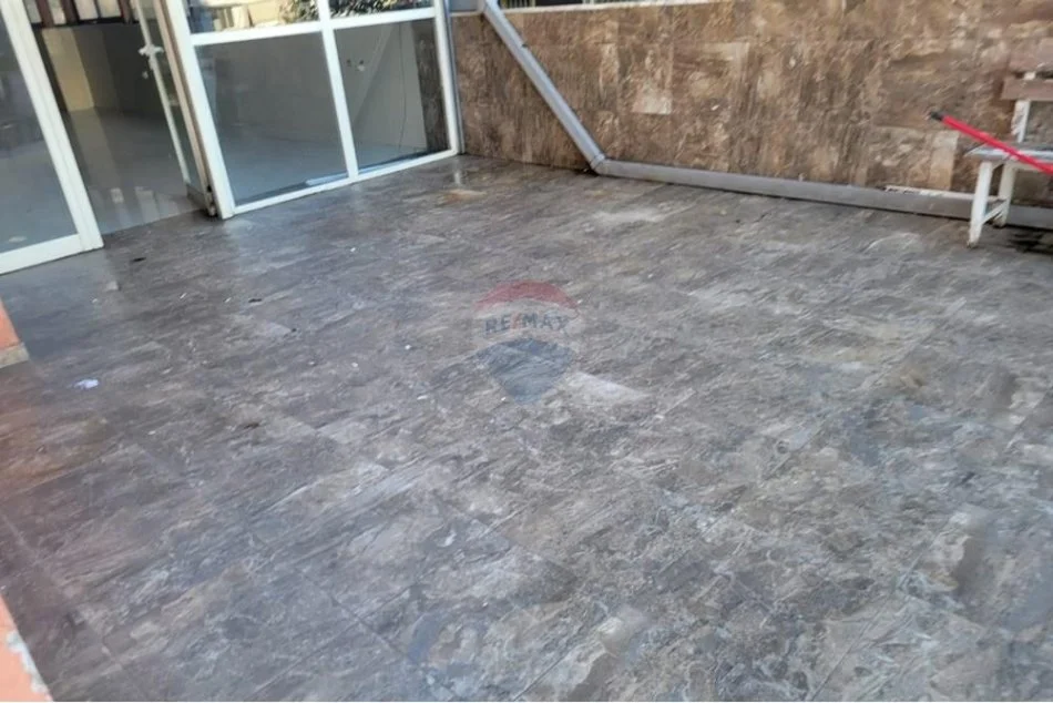 Tirane, jepet me qera dyqan , 71 m² 550 € (Rruga Frang Bardhi)