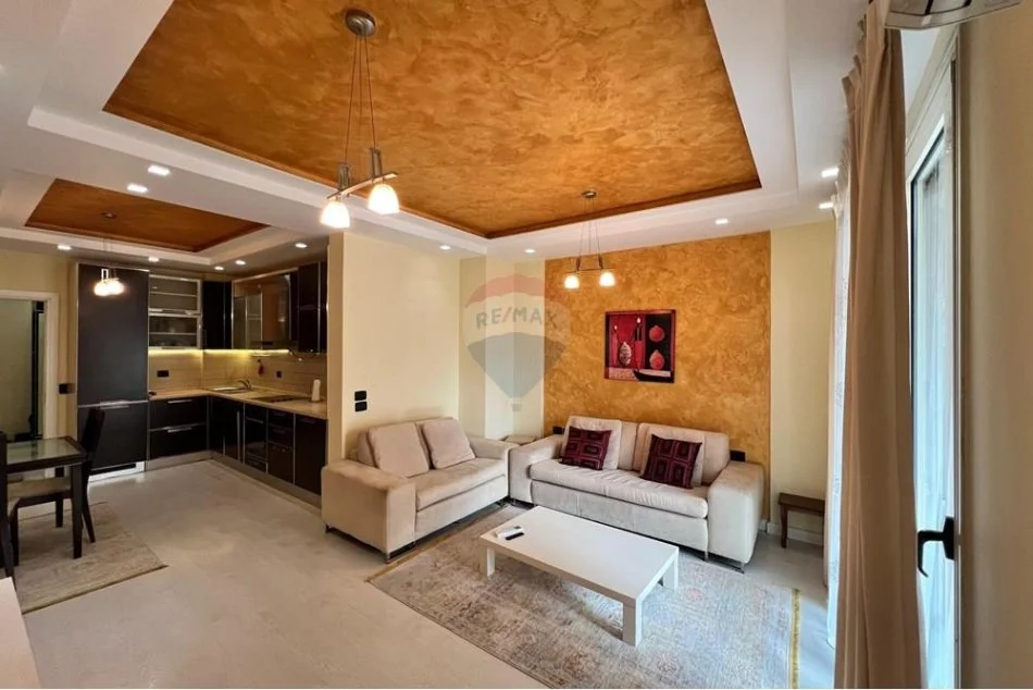 Tirane, jepet me qera apartament 2+1 , 850 € 