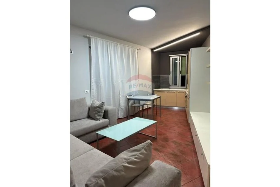 Tirane, jepet me qera apartament 1+1+Ballkon , 60 m² 620 € (Medar Shtylla)