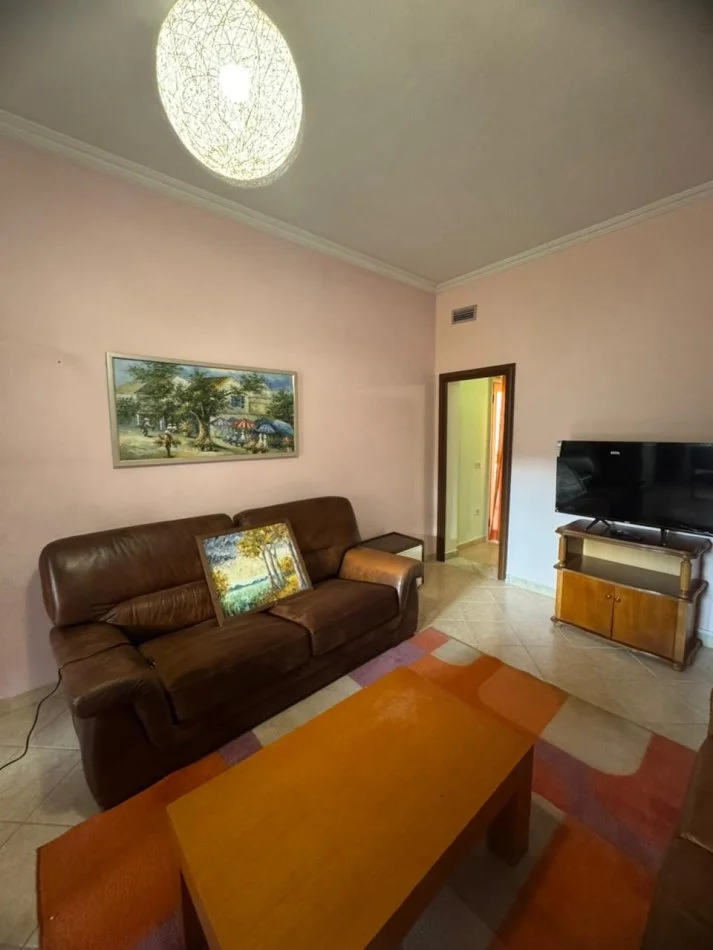 Tirane, jepet me qera apartament 1+1+Ballkon Kati 3, 60 m² 400 € (afer Shkolles Marin Barleti)