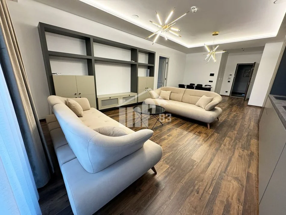 Tirane, jepet me qera apartament 2+1+Ballkon Kati 6, 120 m² 2.500 € (PRANE PARKUT TE LIQENIT, TE “LION PARK”)