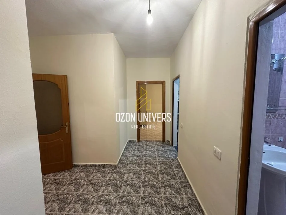 Tirane, jepet me qera apartament 3+1+Ballkon Kati 3, 120 m² 600 € (komuna e parisit)