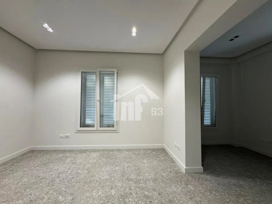 Tirane, jepet me qera zyre , 440 m² 9.000 € (PRANE AMBASADES AMERIKANE)