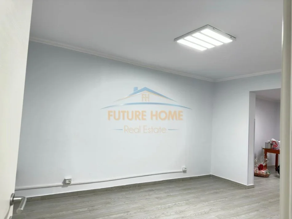 Tirane, jepet me qera zyre Kati 1, 78 m² 800 € (Rr. "Irfan Tomini", prane Hotel Hilton)