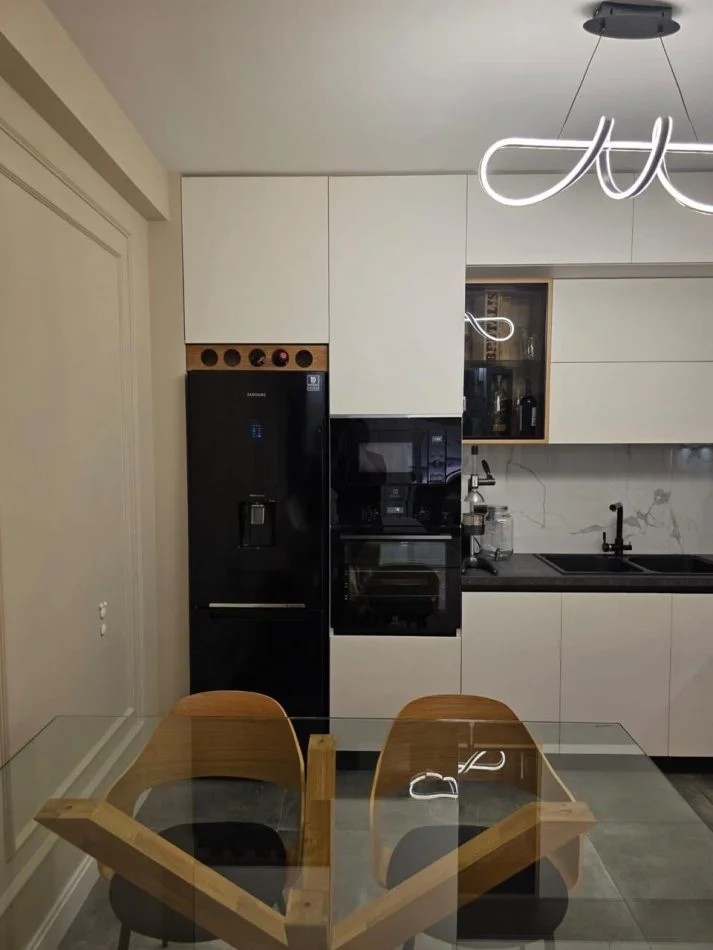 Tirane, shitet apartament 1+1+Ballkon Kati 1, 112 m² 392.000 € (Prane Kika 2)