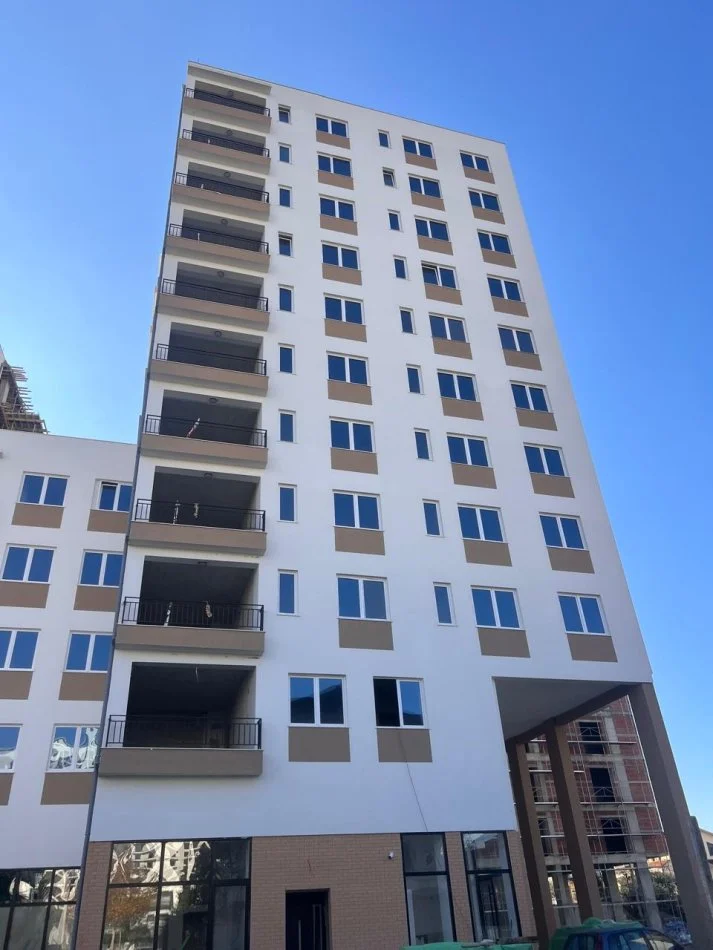 Tirane, shitet apartament 1+1+Ballkon Kati 8, 59 m² 99.000 € (Fusha Aviacionit)